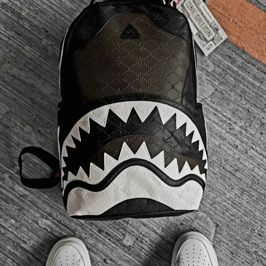 "Bape Shark Sac à Dos – Iconic and Bold Backpack for Streetwear" sac a dos bape shark