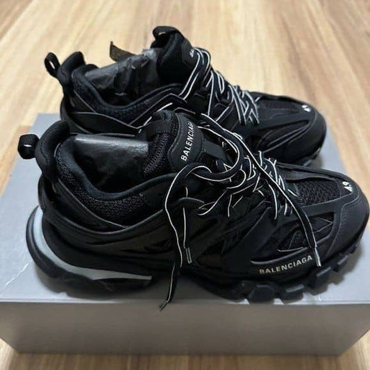 "Balenciaga Sneakers – Premium Footwear with Iconic Design and Comfort" BALENCIGA sneakers